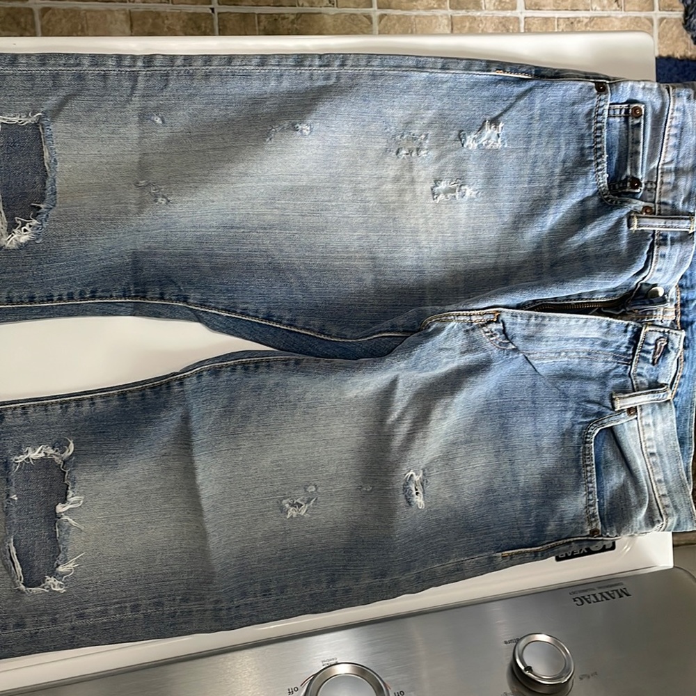 Levi’s distressed 513 32x30